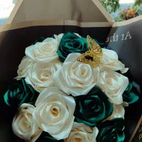 دسته گل ربانی|گل مصنوعی|تهران, فلسطین (میدان انقلاب)|دیوار