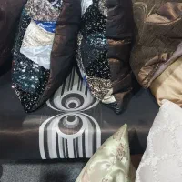 تعدادی کوسن|رختخواب، بالش، پتو|محمدشهر, محمدشهر|دیوار