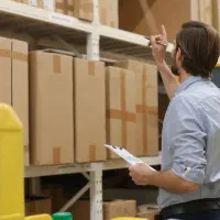 انبار دار و کمک انباردار