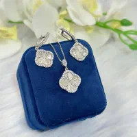 نیم‌ستهای نقره ملکا هدیه‌ای ظریف برای لحظه‌های خاص