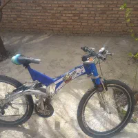 یک دوچرخه  در حد نو