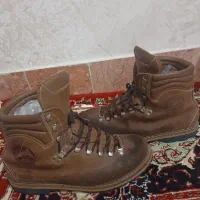 کفش کوهنوردی lowa