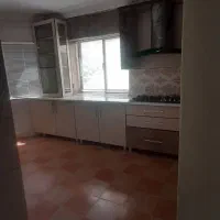 طبقه بالای ویلایی 150 متری سه خواب  استقلال  شقایق