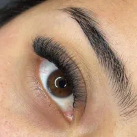 کاشت مژه با تخفیف ویژه