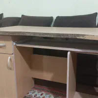 میز تحریر و کامپیوتر