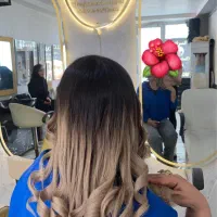 آرایشگاه همراز کارشناسان