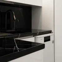 کابینت آشپزخانه هایگلاس براق و درب پنتری کنج|مصالح و تجهیزات ساختمان|گرگان, |دیوار