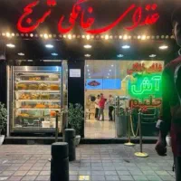 کمک آشپز مسلط به دلمه پیجیدن