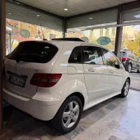 مرسدس بنز B200