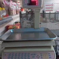 ترازو و قفسه