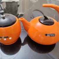 دو عدد قوری و  یک عدد قندان بسیار شیک و نو