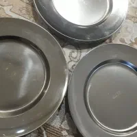 تعدادی بشقاب استیل قدیمی نو