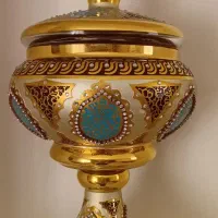 شکلات خوری و شمعدانی