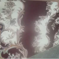 رو فرشی دورو یطرف زرشکی و طرف دیگر کرمی خوشرنگ