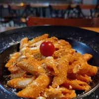 همکاری در بخش های مختلف کافه رستوران