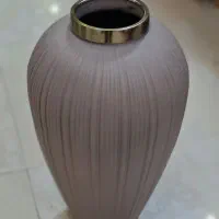 گلدان کنار سالنی