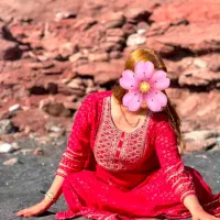 پیراهن زیبا جلو اینه کاری