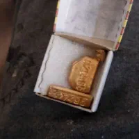 طلا ابشده ۳۲ گرم و ۲ عدد سکه کامل