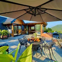 کلبه جنگلی لوکس دیار استخرسرپوشیده و جکوزی رو روف|اجارهٔ کوتاه‌مدت ویلا و باغ|رامسر, |دیوار