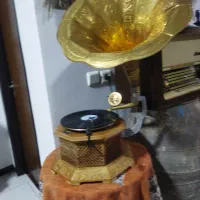 گرام هندلی|کلکسیون اشیاء عتیقه|شیراز, زند|دیوار