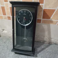 ساعت دیواری سالم و تمیز