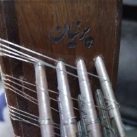 سنتور تمیز و مرتب با کتاب های آموزشی|سازهای سنتی|لار, |دیوار