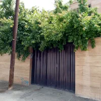 خانه حیاط دار دو طبقه