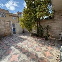 رهن و اجاره خانه ویلایی دوخوابه طبقه اول درب حیاط
