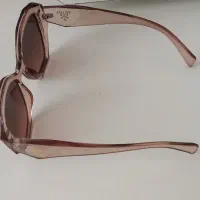 عینک آفتابی زنانه در حد نو