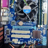 کیس کامپیوتر h61 و مانیتور
