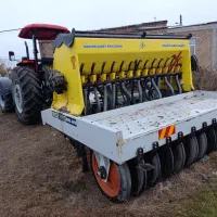 دوتا ردیف کار خیلی تمیز.هر دو اماده کاشت.