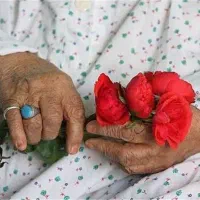 استخدام پرستار برای خانم سالمند