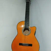 اجاره گیتار برای کافه ها و نوازنده های سوپرایزی