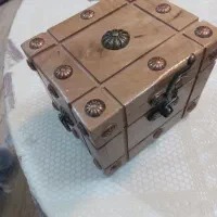 فروش یک عدد صندوقچه چوبی دست ساز دکوری|صنایع دستی و سایر لوازم تزئینی|طرقبه, |دیوار