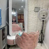 استخدام رنگ ولایت کاروناخن کار حرفه ای با مشتری