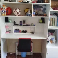 کتابخانه ومیز تحریر