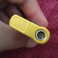 فندک اتمی قرمز کاملا نو. بدون خش و خرابی|زیورآلات و اکسسوری|صومعه‌سرا, |دیوار