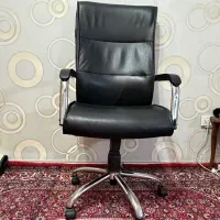صندلی چرخ دار مدیریتی چرم