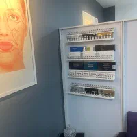 منشی کلینیک پوست و لیزر زیبایی