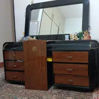 تخت خواب دو نفره با کفی و میز اریش