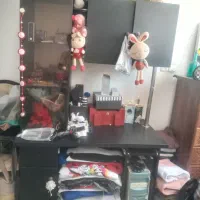 میز کامپیوتر و کتابخانه