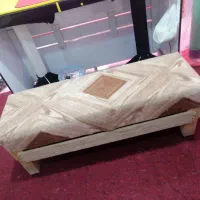 نیمکت چوبی