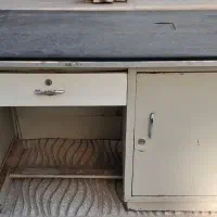 میز آهنی با ابعاد ۱۳۰ در ۷۰ سانتی متر