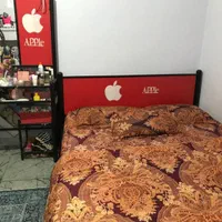تخت خواب و میز آرایشی و کنار تختی