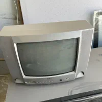 یک عدد تلویزیون رنگی ۱۴ اینچ