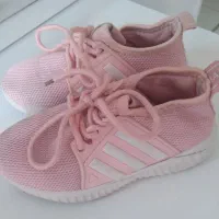 کفش دخترانه سایز ۲۶ و لباس نوی دخترانه