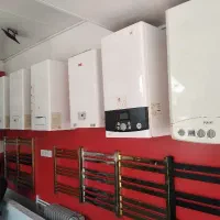 نیازمند فروشنده در مغازه پکیج و اسپیلت