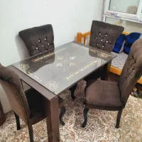 میز ناهار خوری چهار نفره تمیز و سالم