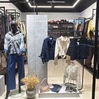 نیازمند فروشنده خانم مجتمع خلیج فارس