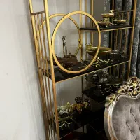 دکوری با آینه بسیار شیک و تمیز